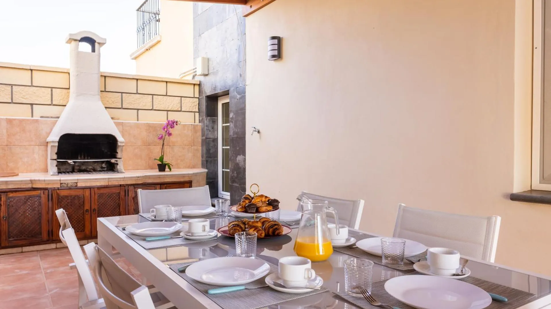 Villa Paraiso Del Mar Con Piscina Privada 圣地亚哥港 0*,  西班牙